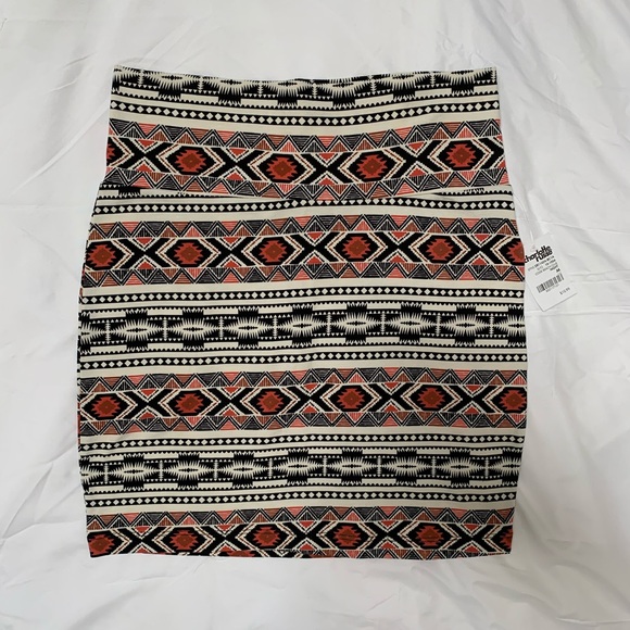 Multicolor Printed Bodycon Skirt - Picture 2 of 5